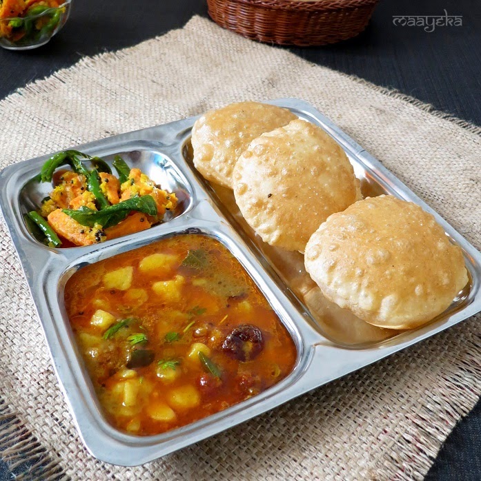 Poori (2 pcs)- with potato bhaji (8 oz)